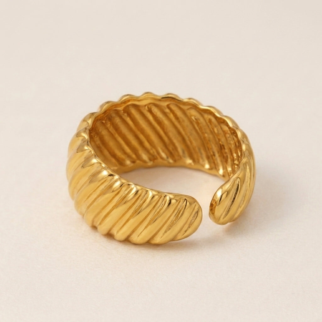 Ribbed Dome Ring