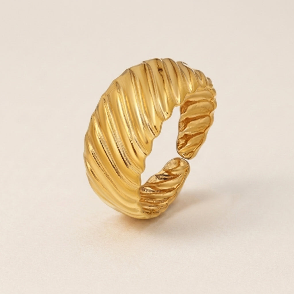 Ribbed Dome Ring